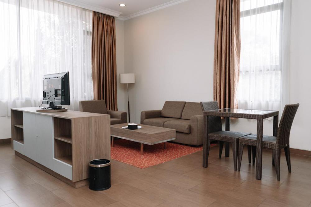 Anugrah Hotel Sukabumi Extérieur photo