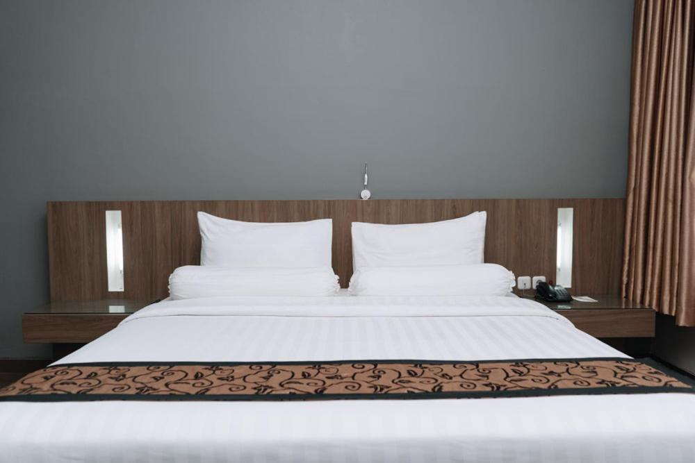 Anugrah Hotel Sukabumi Extérieur photo