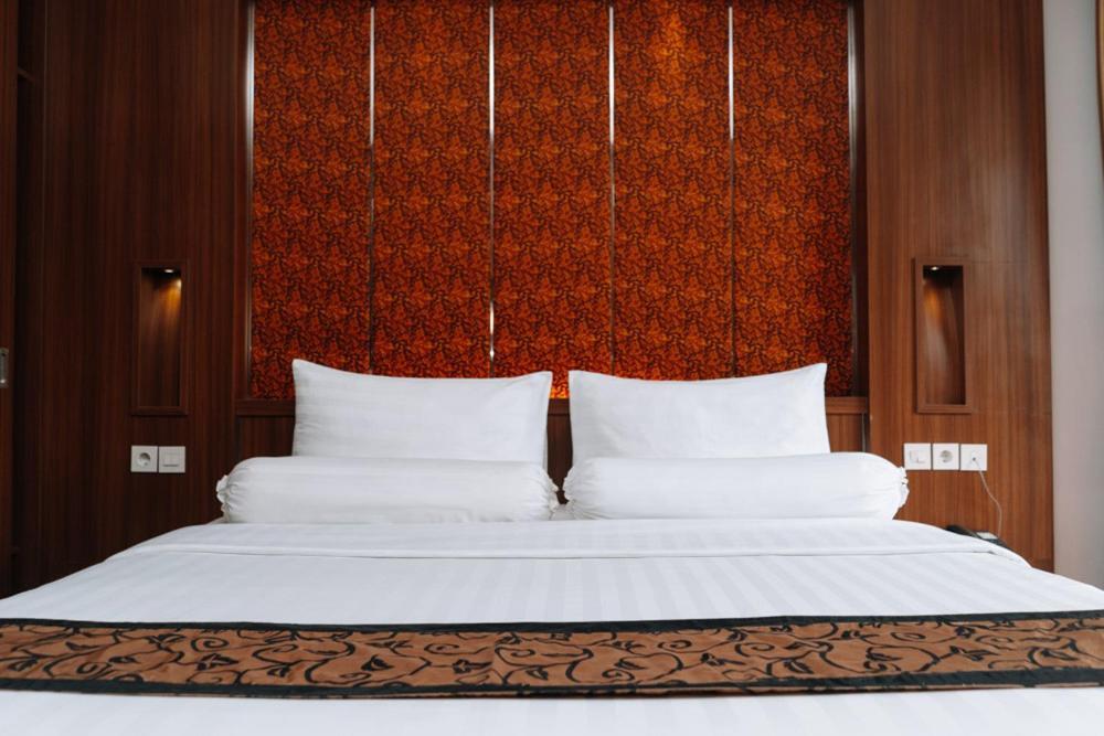 Anugrah Hotel Sukabumi Extérieur photo