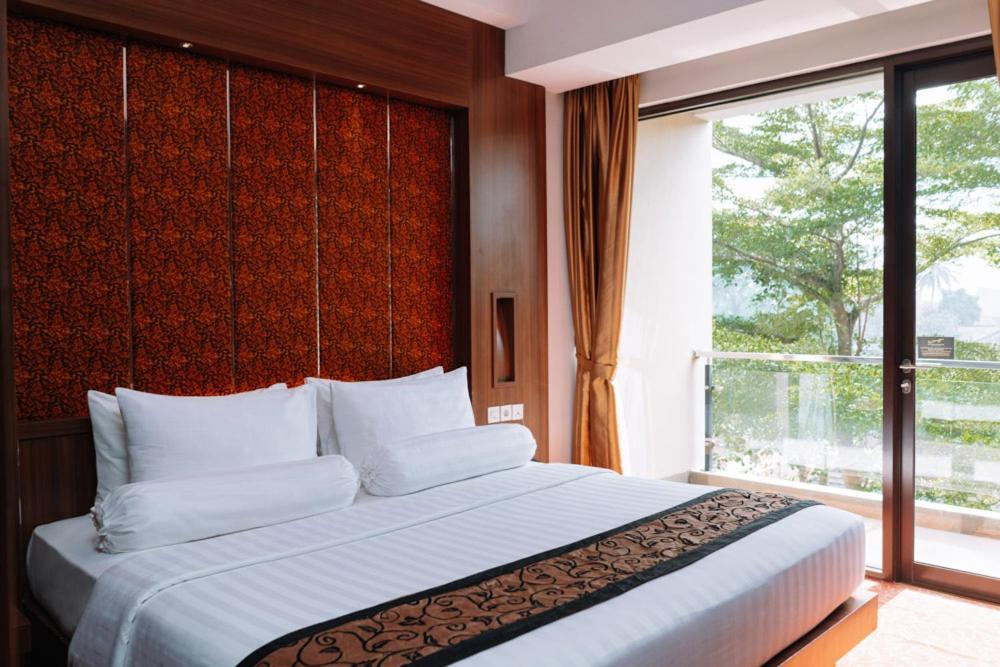 Anugrah Hotel Sukabumi Extérieur photo