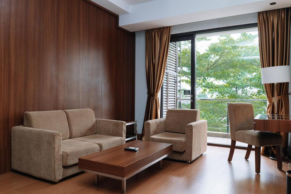 Anugrah Hotel Sukabumi Extérieur photo