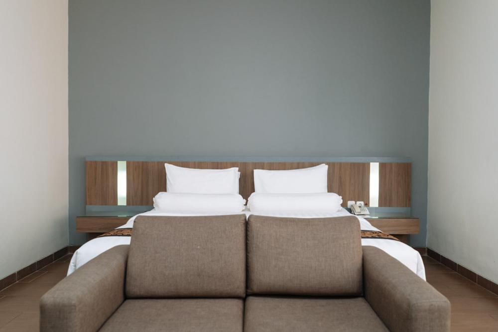 Anugrah Hotel Sukabumi Extérieur photo