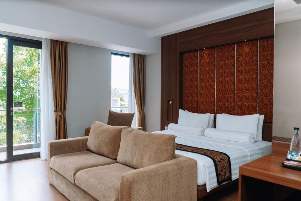 Anugrah Hotel Sukabumi Extérieur photo