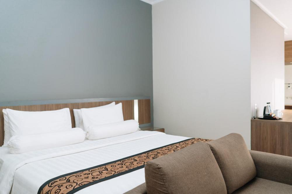 Anugrah Hotel Sukabumi Extérieur photo