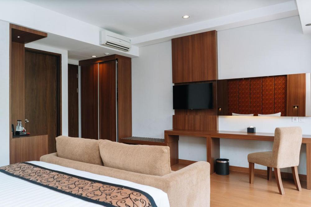 Anugrah Hotel Sukabumi Extérieur photo