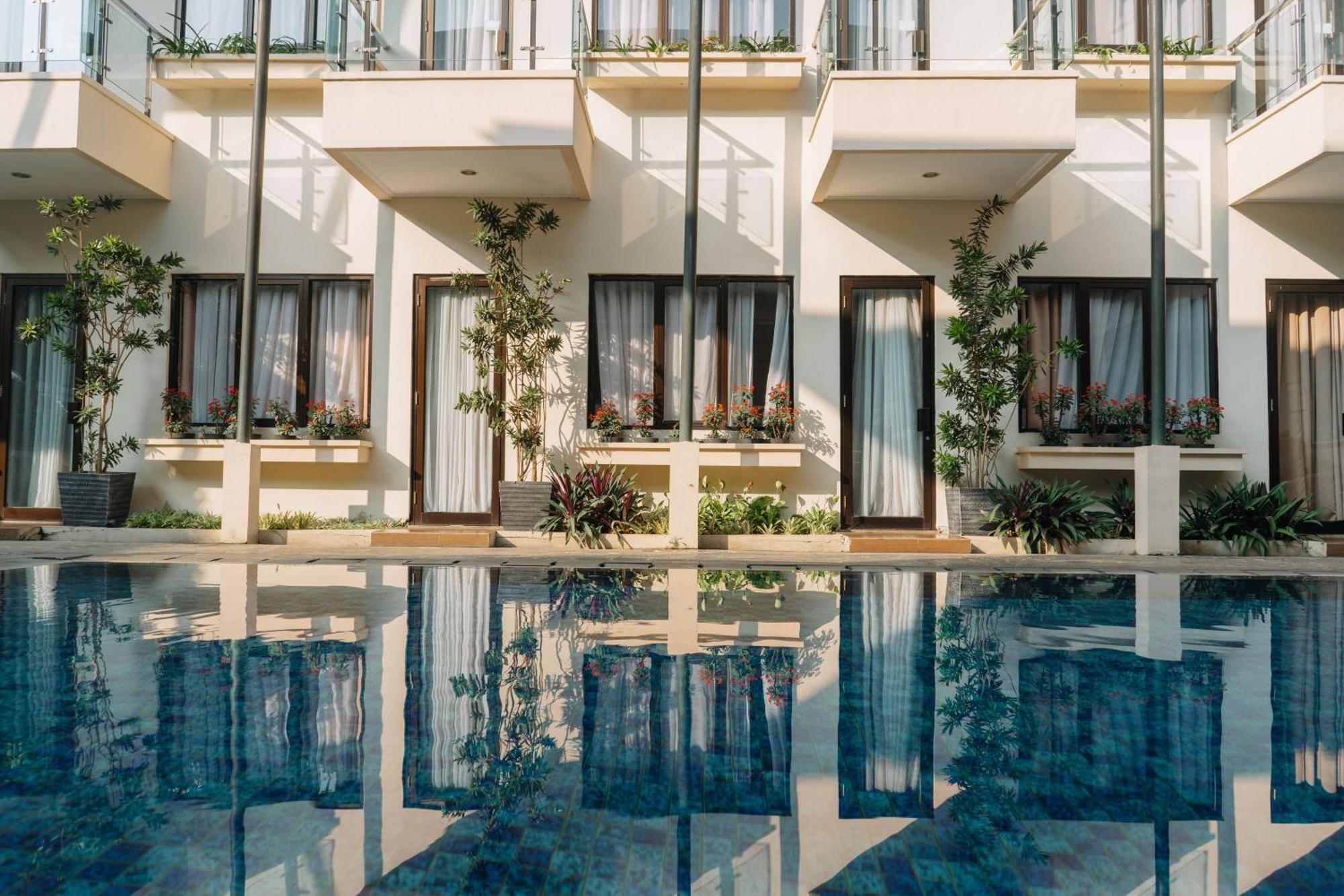 Anugrah Hotel Sukabumi Extérieur photo