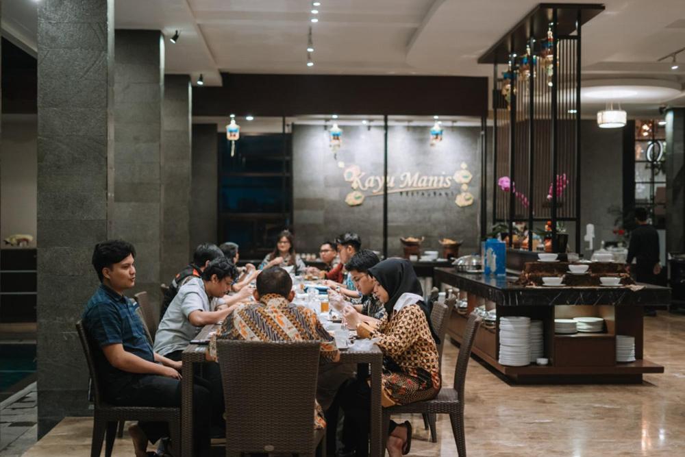 Anugrah Hotel Sukabumi Extérieur photo