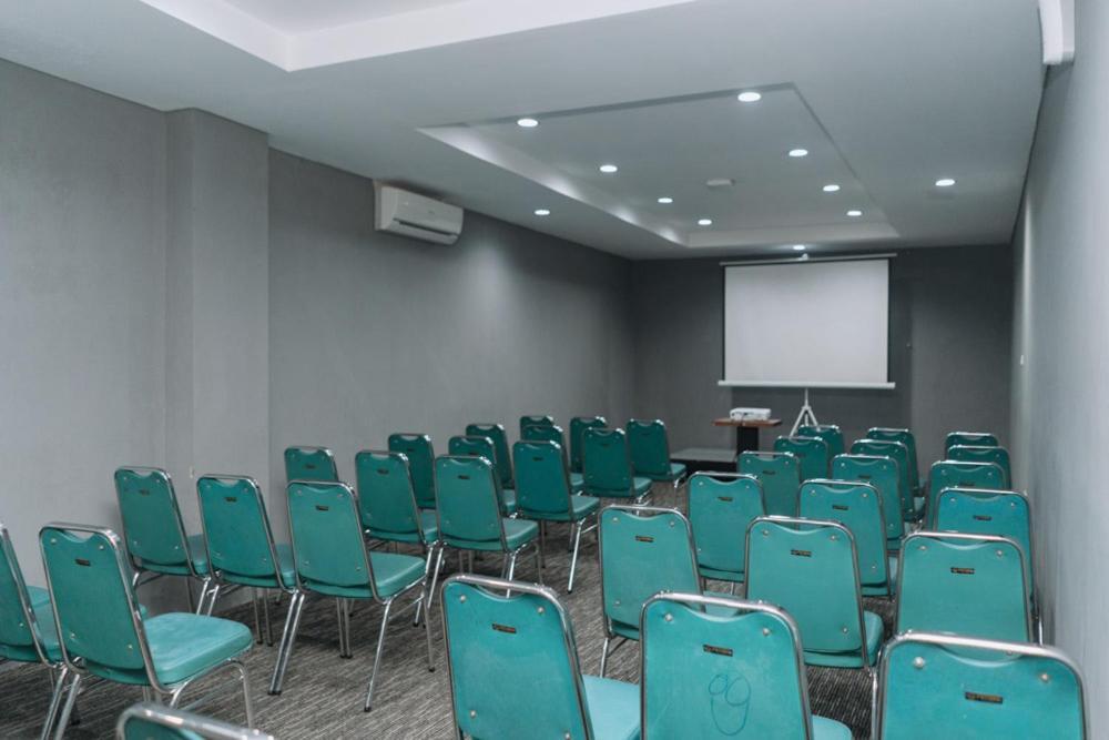 Anugrah Hotel Sukabumi Extérieur photo