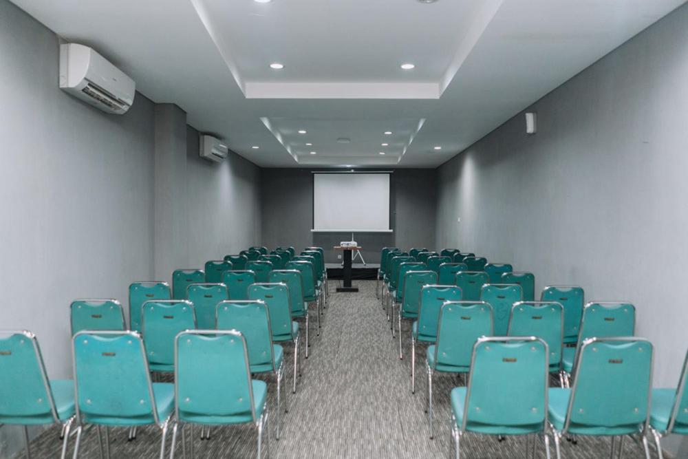 Anugrah Hotel Sukabumi Extérieur photo