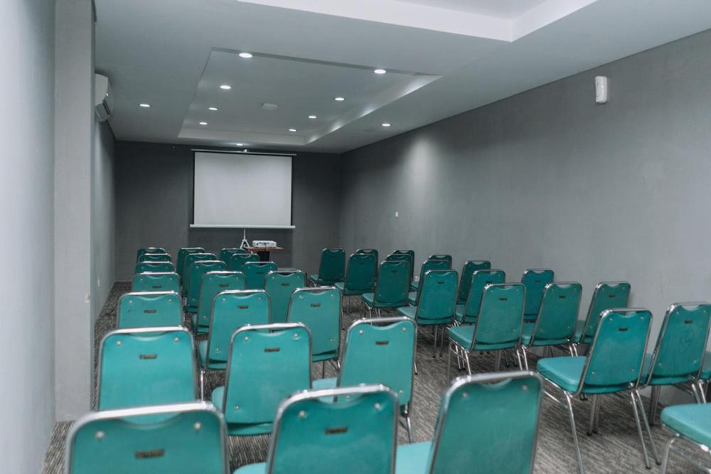 Anugrah Hotel Sukabumi Extérieur photo